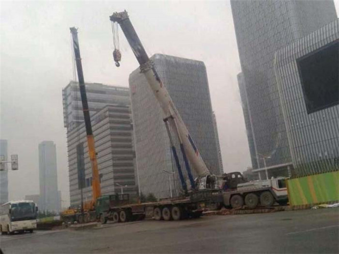 新密市“自动找平”—— 吊车的 “平地神器” 技术