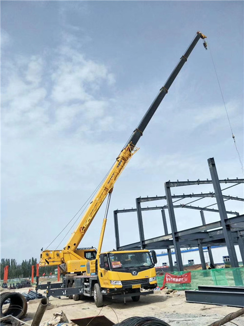 新密市超高层建筑钢结构吊装案例